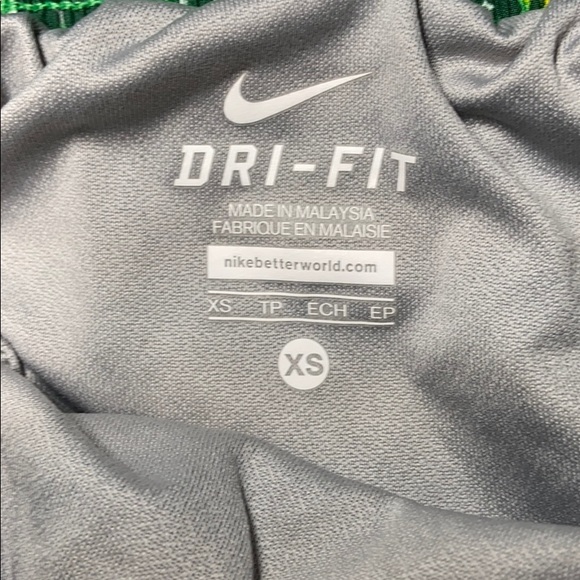 Nike Shirt SIZE S Green Nike Shorts SIZE XS - Picture 4 of 4